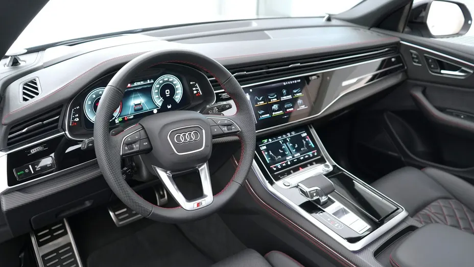 AUDI Q8 -