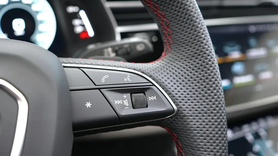 AUDI Q8 -