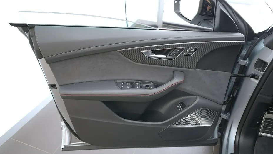 AUDI Q8 -