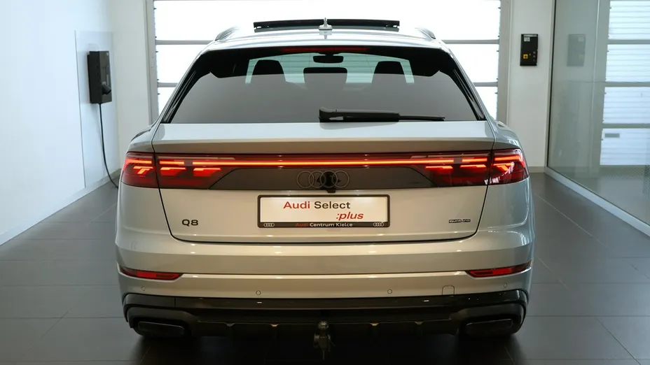 AUDI Q8 -