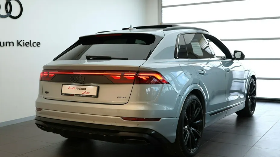 AUDI Q8 -