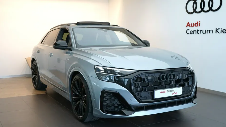 AUDI Q8 -