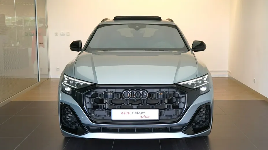 AUDI Q8 -