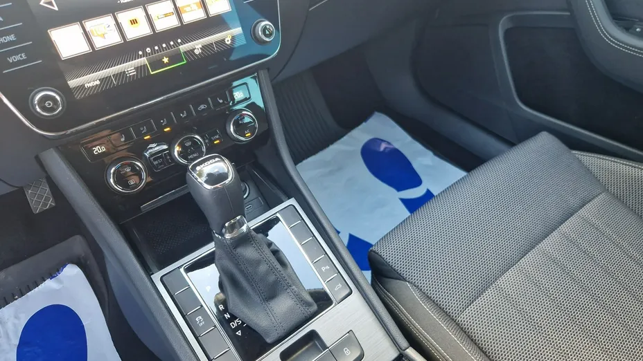 SKODA Superb -