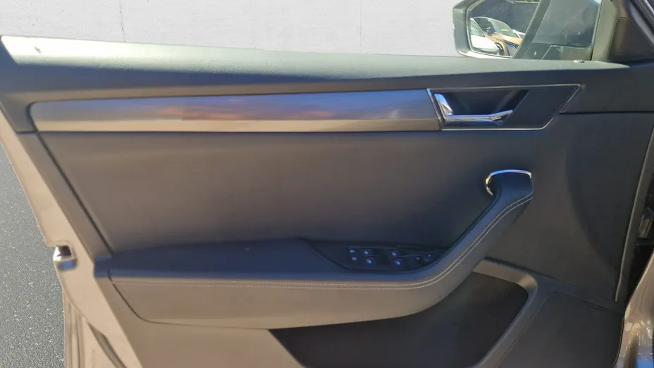 SKODA Superb -