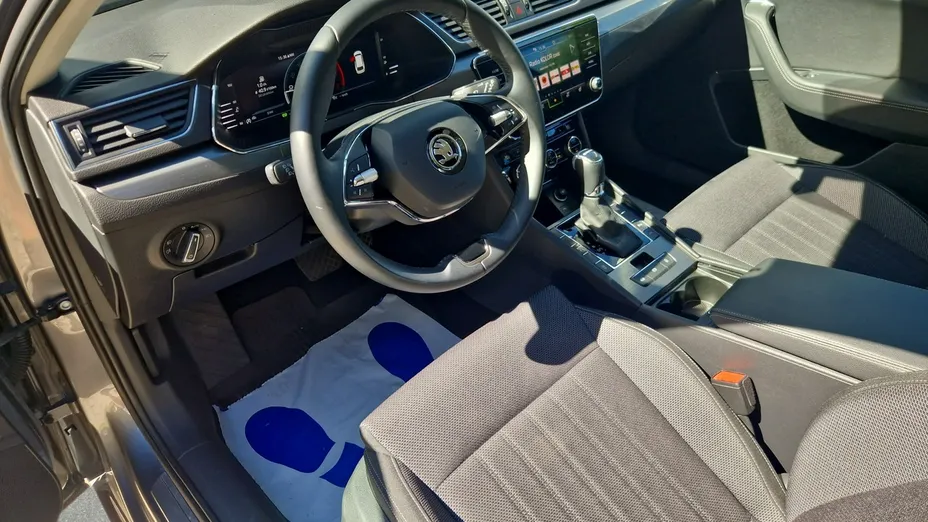 SKODA Superb -