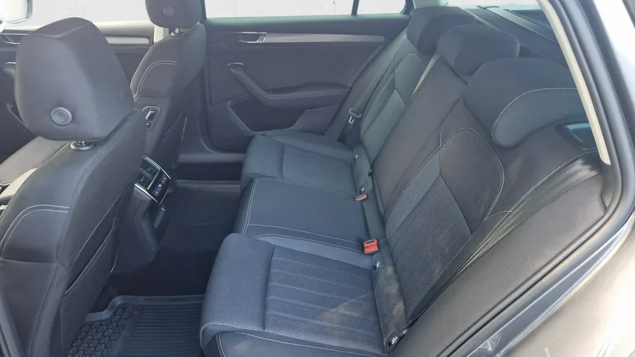 SKODA Superb -