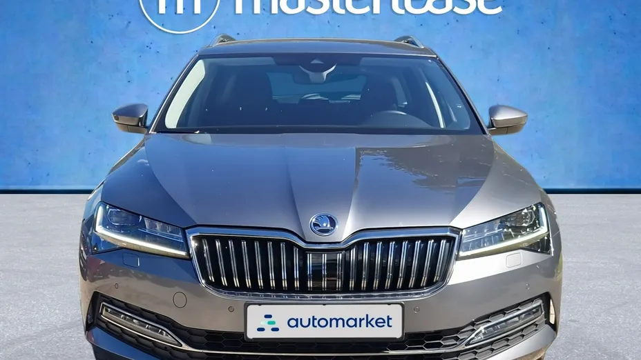 SKODA Superb -