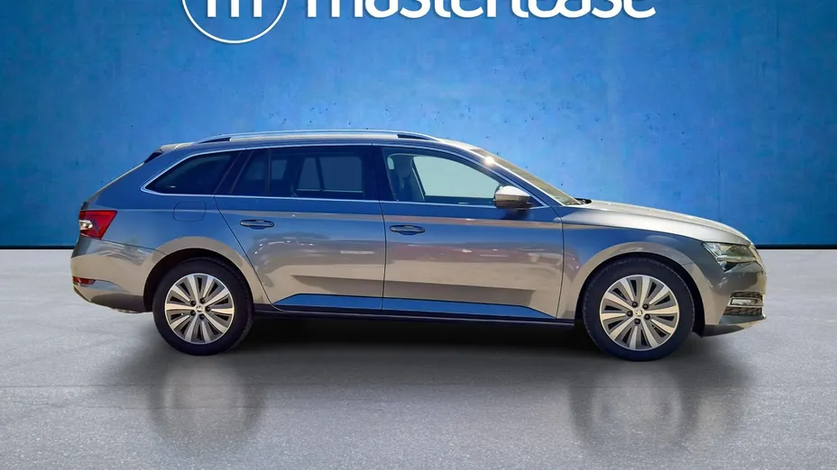 SKODA Superb -