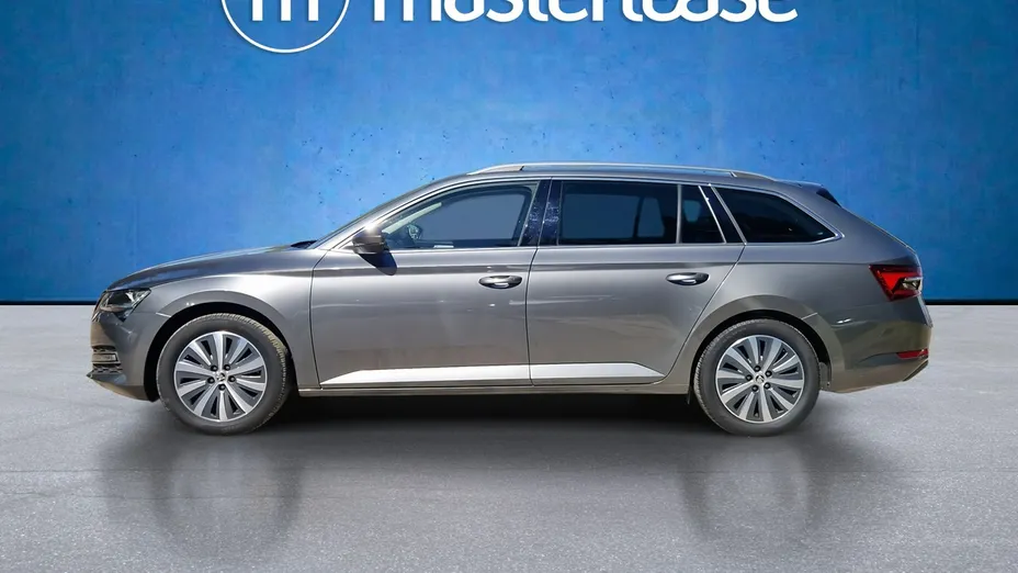 SKODA Superb -