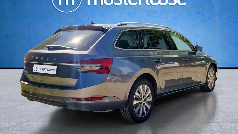SKODA Superb -