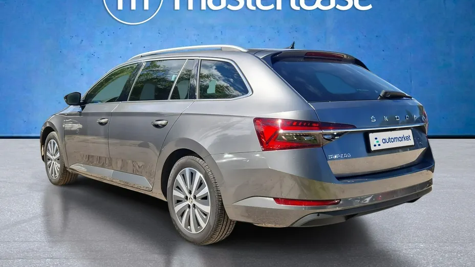 SKODA Superb -