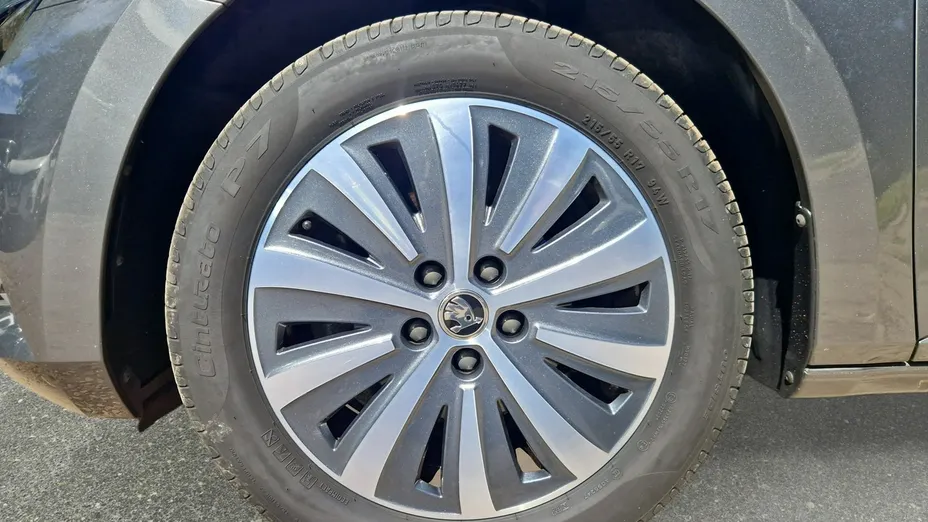 SKODA Superb -