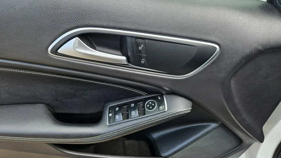 MERCEDES-BENZ GLA -