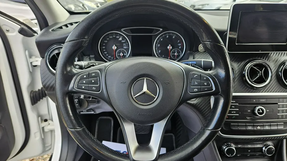 MERCEDES-BENZ GLA -