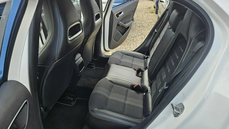 MERCEDES-BENZ GLA -