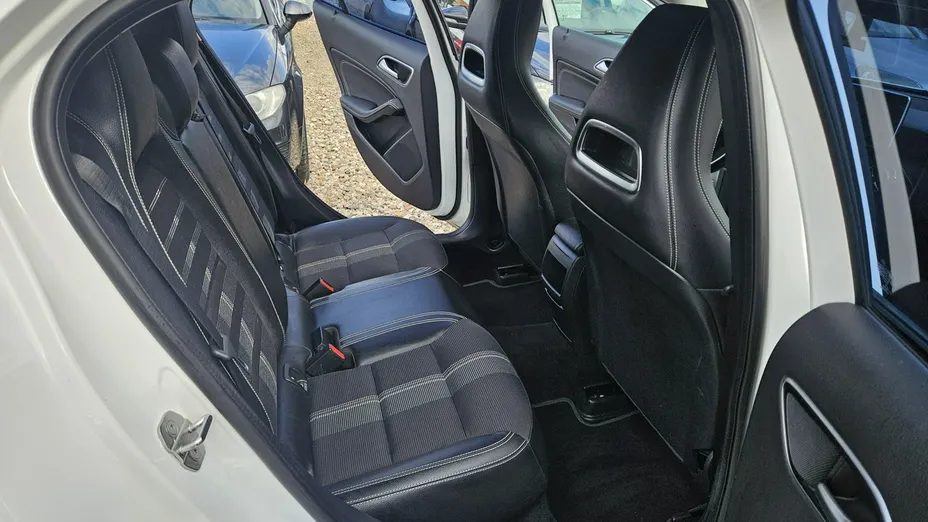 MERCEDES-BENZ GLA -