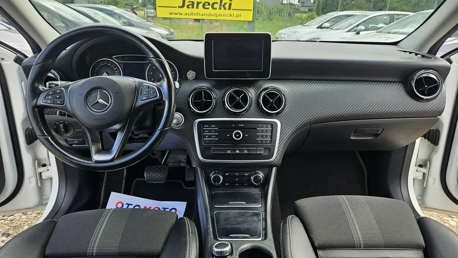MERCEDES-BENZ GLA -