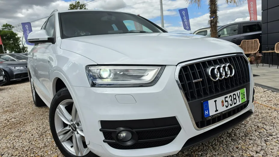 AUDI Q3 -