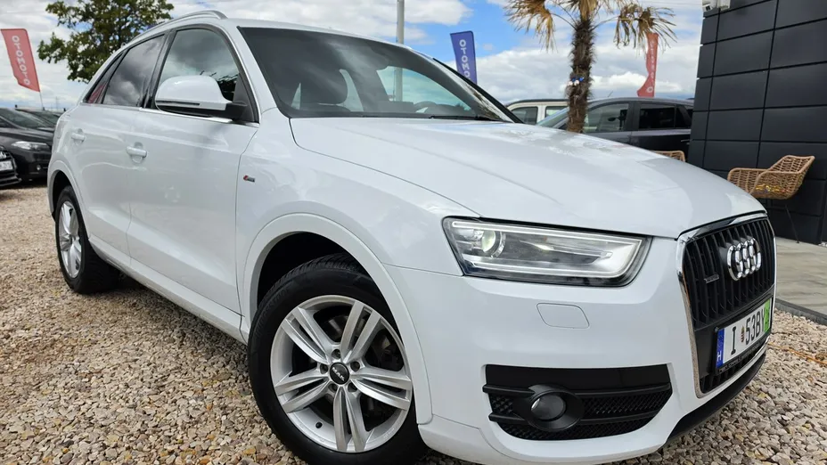 AUDI Q3 -