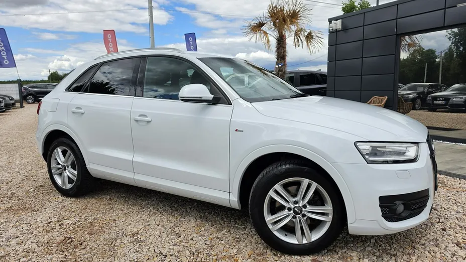 AUDI Q3 -