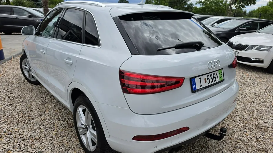 AUDI Q3 -