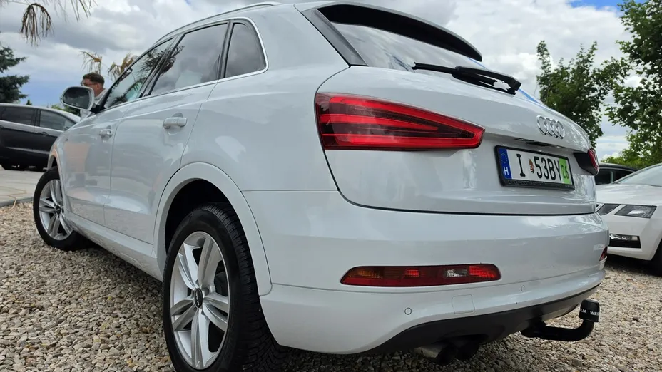 AUDI Q3 -