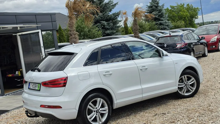 AUDI Q3 -