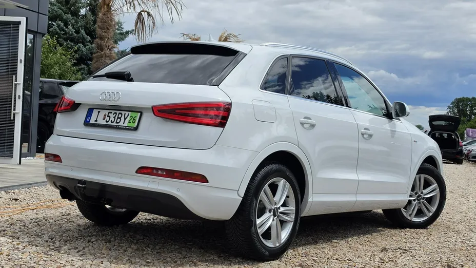 AUDI Q3 -