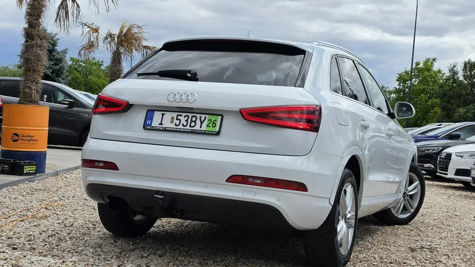 AUDI Q3 -