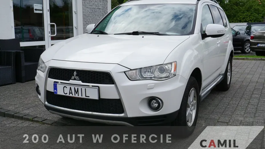 MITSUBISHI Outlander -