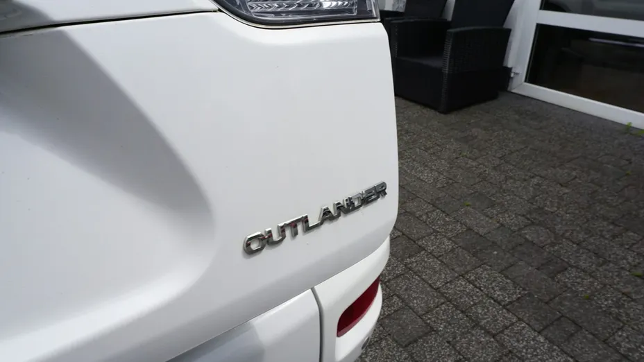MITSUBISHI Outlander -