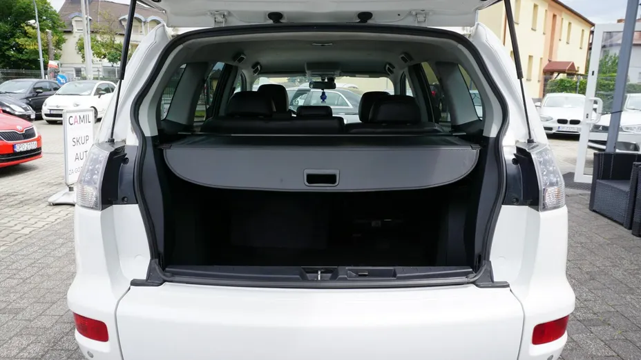 MITSUBISHI Outlander -