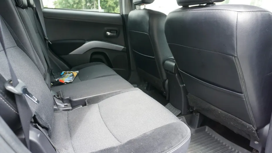 MITSUBISHI Outlander -