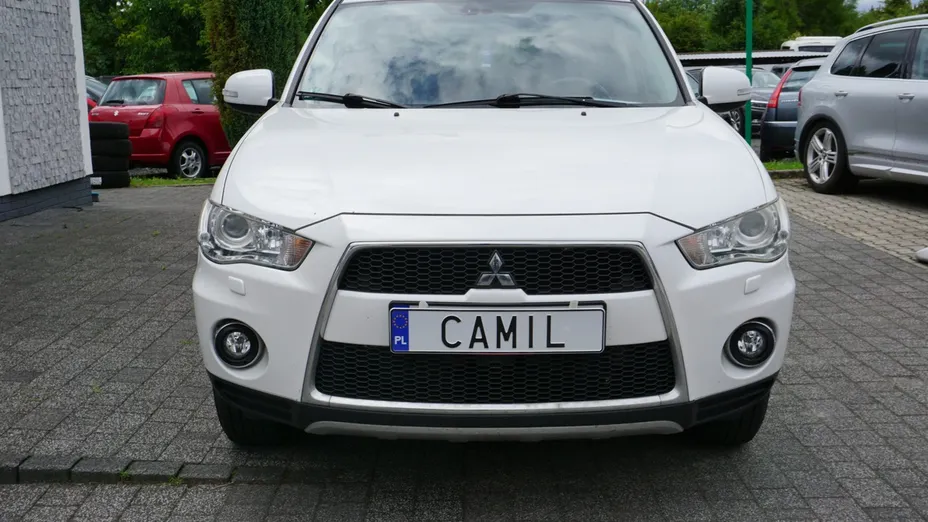 MITSUBISHI Outlander -