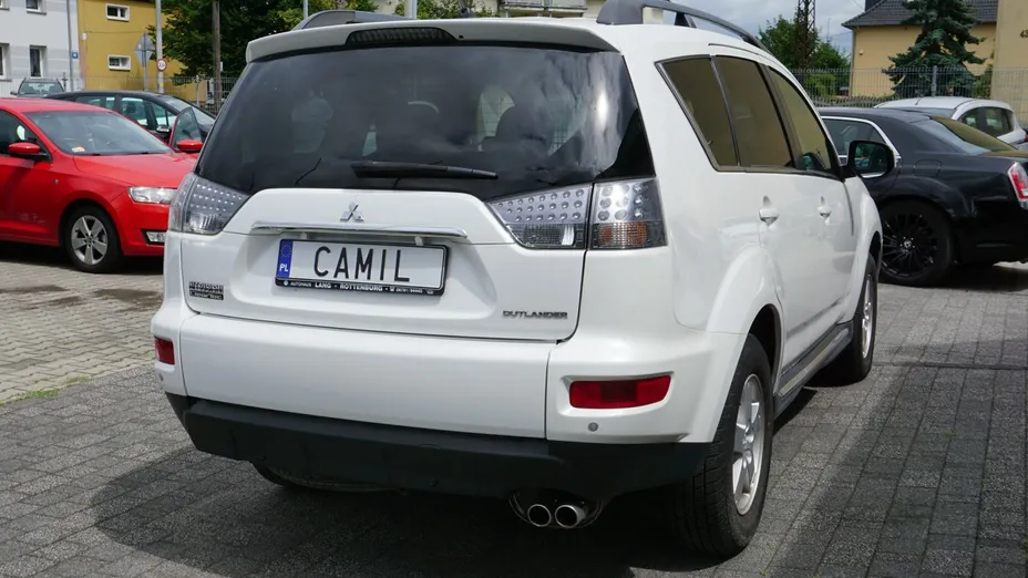 MITSUBISHI Outlander -