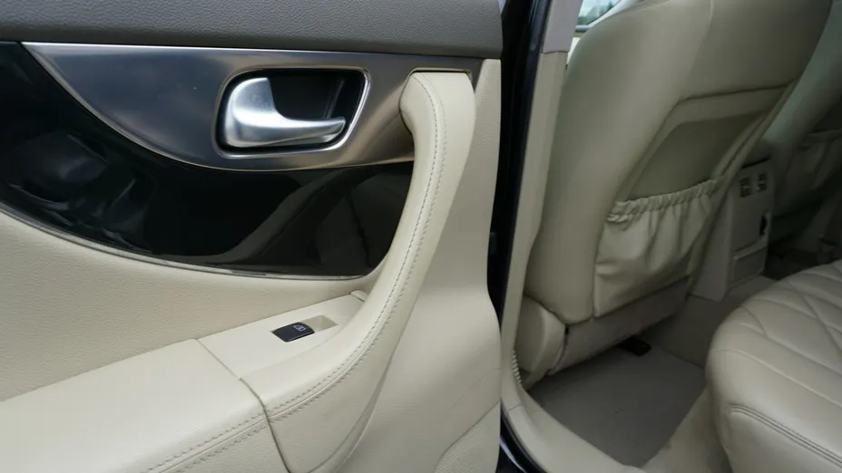 INFINITI FX -