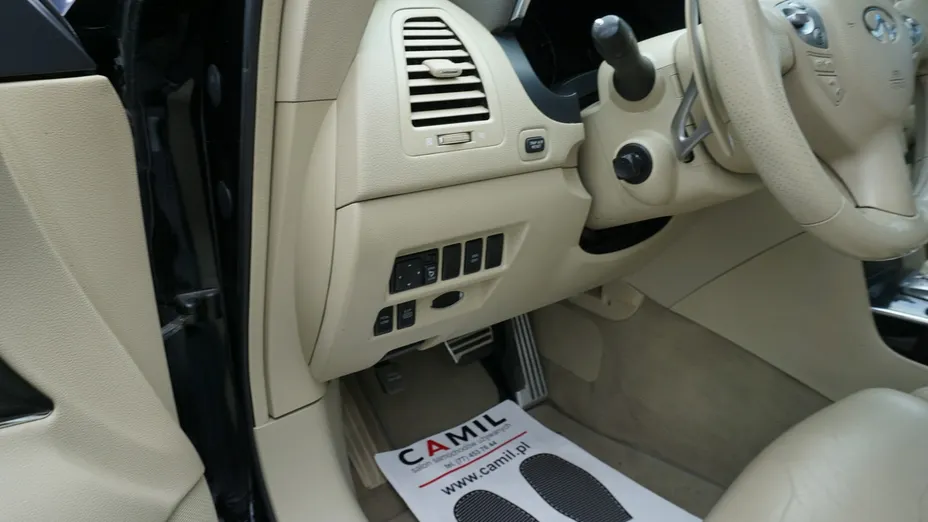 INFINITI FX -