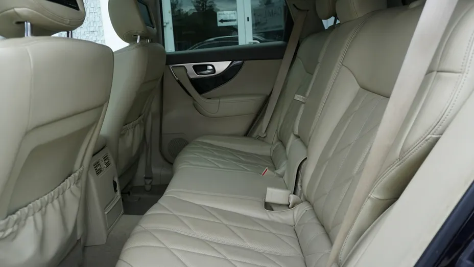 INFINITI FX -