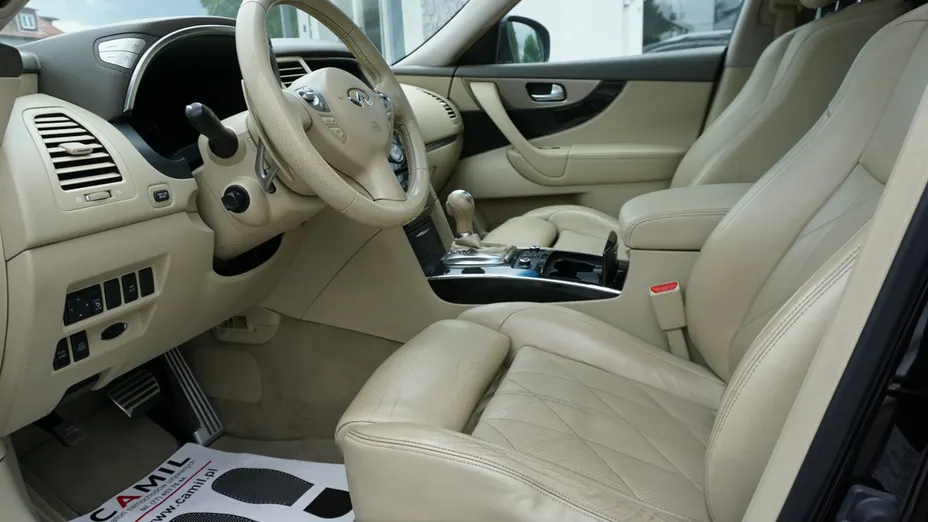 INFINITI FX -