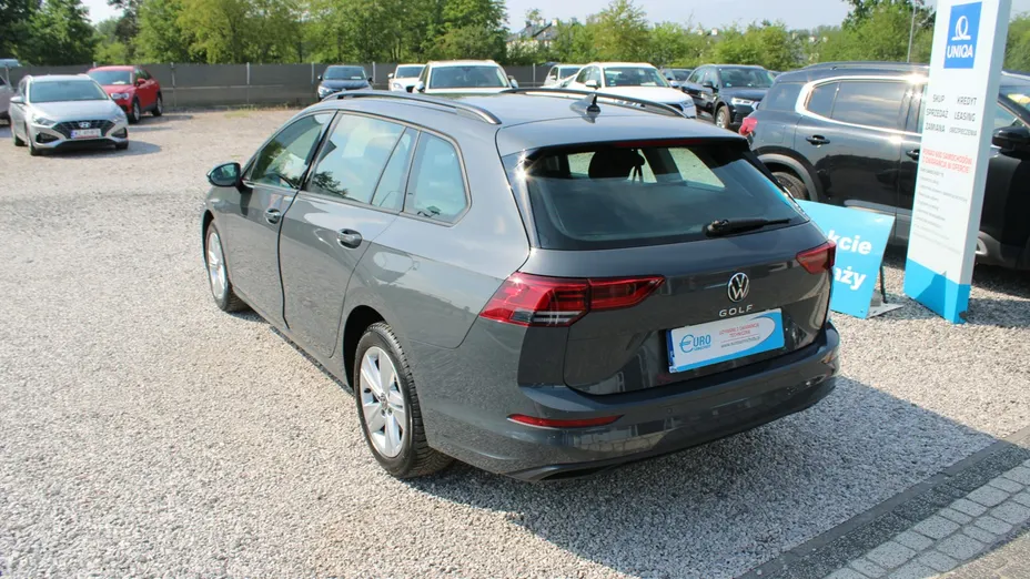 VOLKSWAGEN Golf -