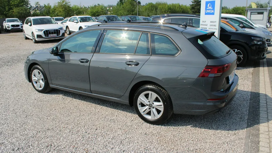 VOLKSWAGEN Golf -