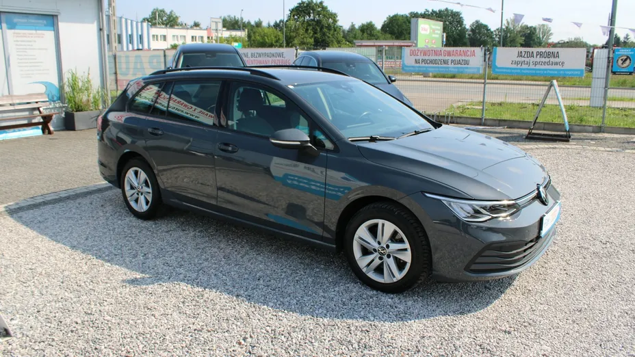 VOLKSWAGEN Golf -