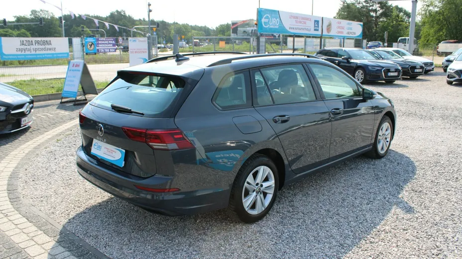 VOLKSWAGEN Golf -