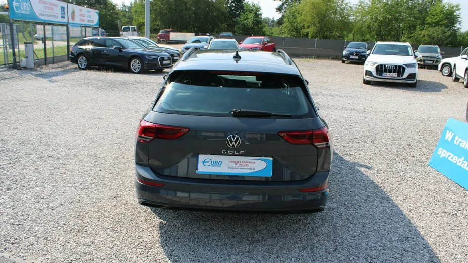 VOLKSWAGEN Golf -