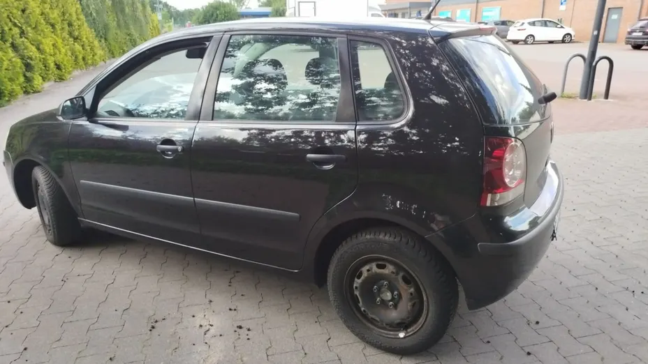 VOLKSWAGEN Polo -