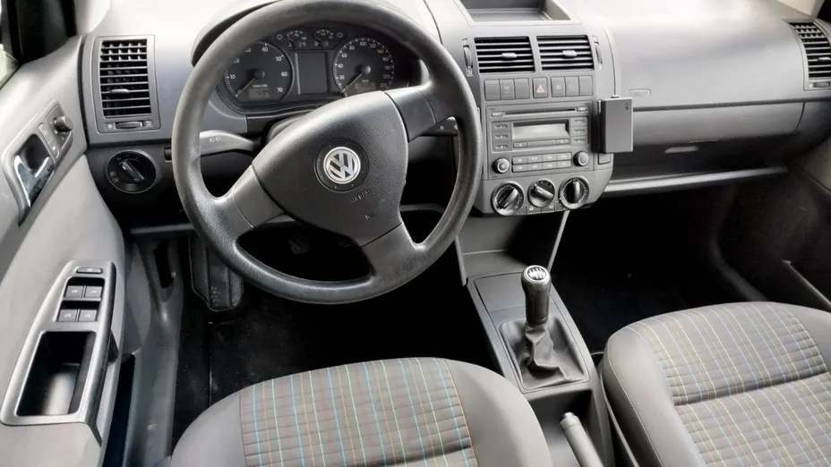 VOLKSWAGEN Polo -