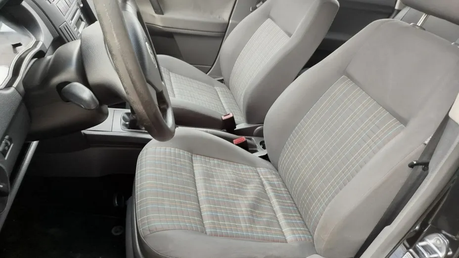 VOLKSWAGEN Polo -