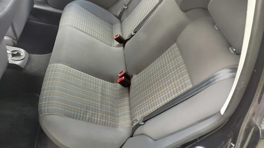 VOLKSWAGEN Polo -