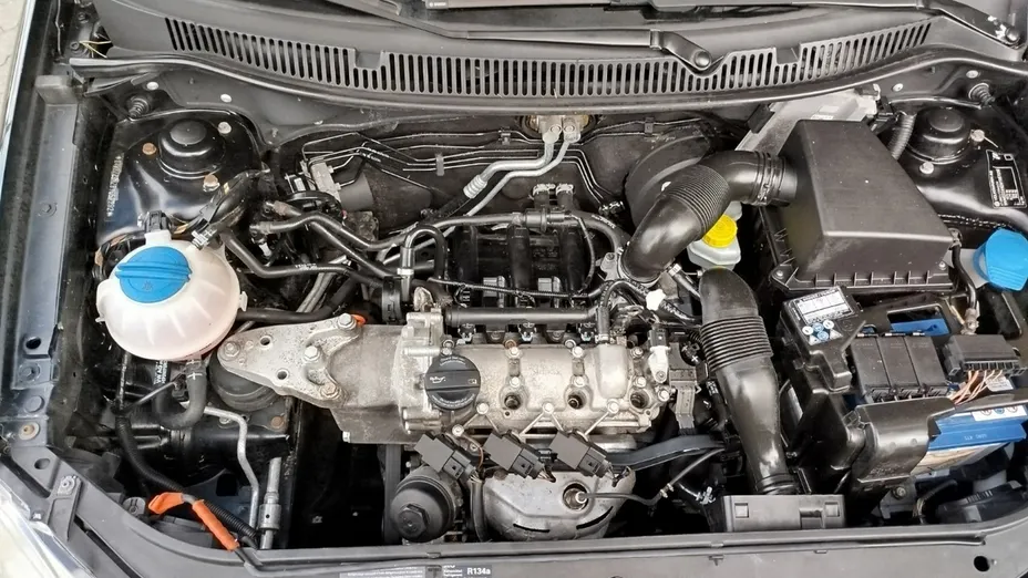 VOLKSWAGEN Polo -